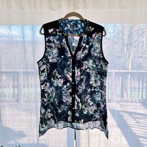 NWT - Beautiful Robert Graham blouse that’s fun and flirty, light and airy.